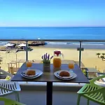 Brisa Del Mar Beachfront Apartament Durrës
