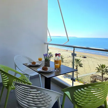 Апартаменты Brisa Del Mar Beachfront