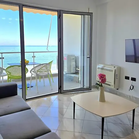 Апартаменты Brisa Del Mar Beachfront *