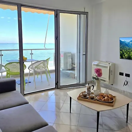 Brisa Del Mar Beachfront Apartment Durres